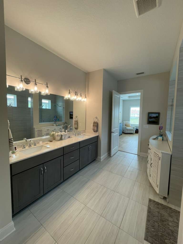 Spotless master bathroom — residential cleaning Jacksonville